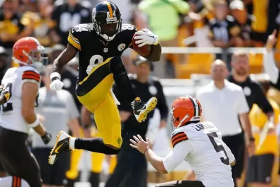 Mirá la dura patada voladora que estremeció la NFL