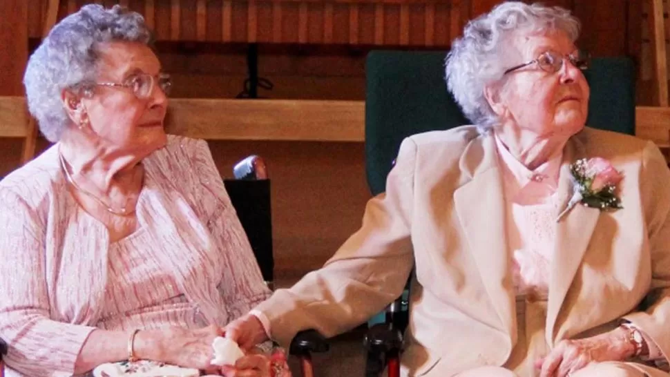 SIETE DÉCADAS DE AMOR. Vivian Boyack y Alice Dubes formalizaron su vínculo. FOTO TOMADA DE TN.COM.AR