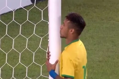 Neymar falló un gol increíble debajo del arco