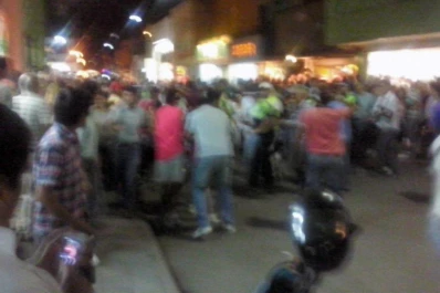 Vecinos de Concepción se enfrentaron con agentes de Tránsito, en pleno centro