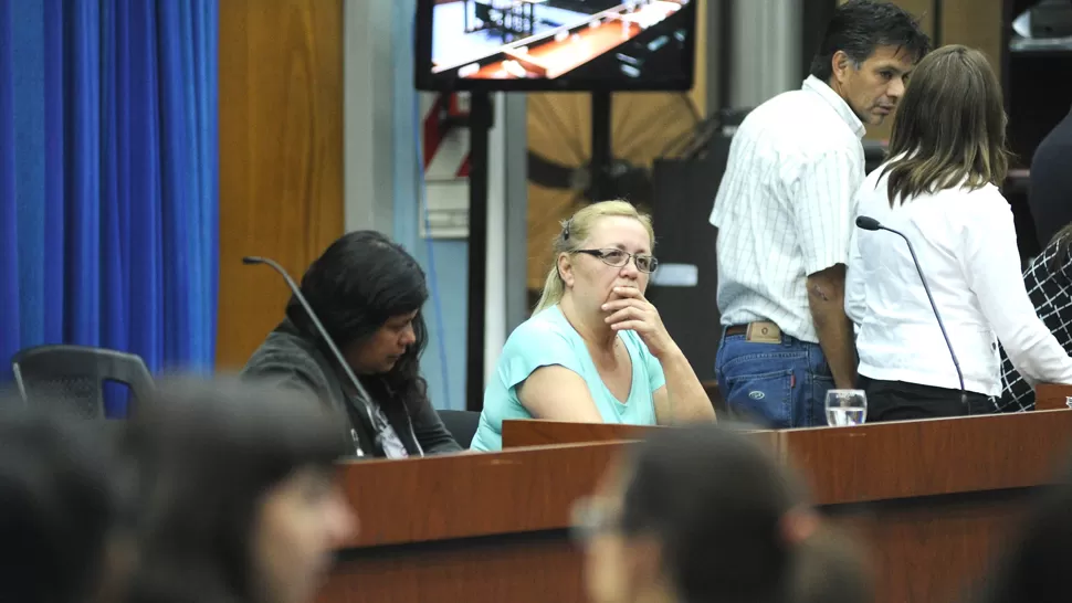 EN EL BANQUILLO DE LOS ACUSADOS. Olivera y Taviansky están acusadas del reclutamiento y el traslado de una joven tucumana de 17 años. LA GACETA / FOTO DE HÉCTOR PERALTA