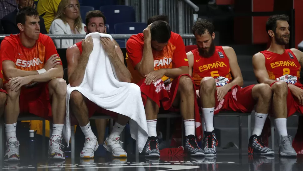 ABATIDOS. Sorpresa y decepción en los distintos medios periodísticos generó la prematura eliminación del seleccionado español de básquetbol, que hoy se despidió prematuramente en cuartos de final del Mundial, al caer con su par de Francia por 65-52, en Madrid. REUTERS