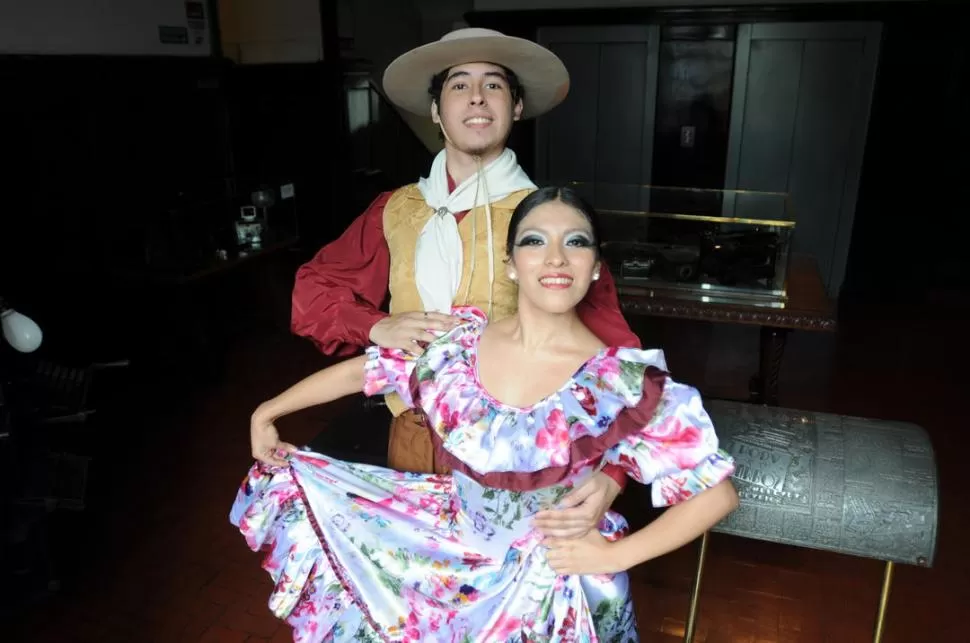 BAILARINES TUCUMANOS. Florencia y Pablo expresan el sentimiento y la alegría bailando la zamba. LA GACETA / FOTO DE INÉS QUINTEROS ORIO