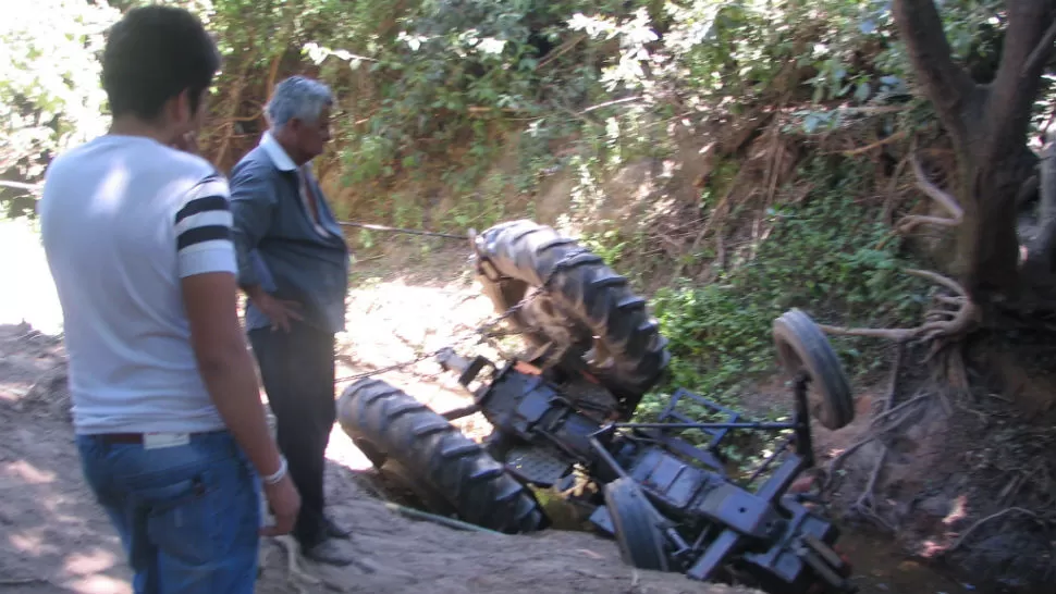 ASÍ QUEDÓ EL VEHÍCULO. El tractor mató a su dueño. LA GACETA / FOTO DE RODOLFO CASEN
