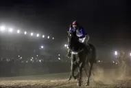 Uomo In Frac, guiado por una mano de seda