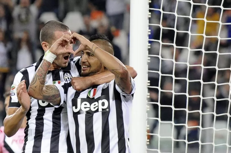 LA ROMPIÓ. El chileno Arturo vidal anotó dos goles para Juventus. 