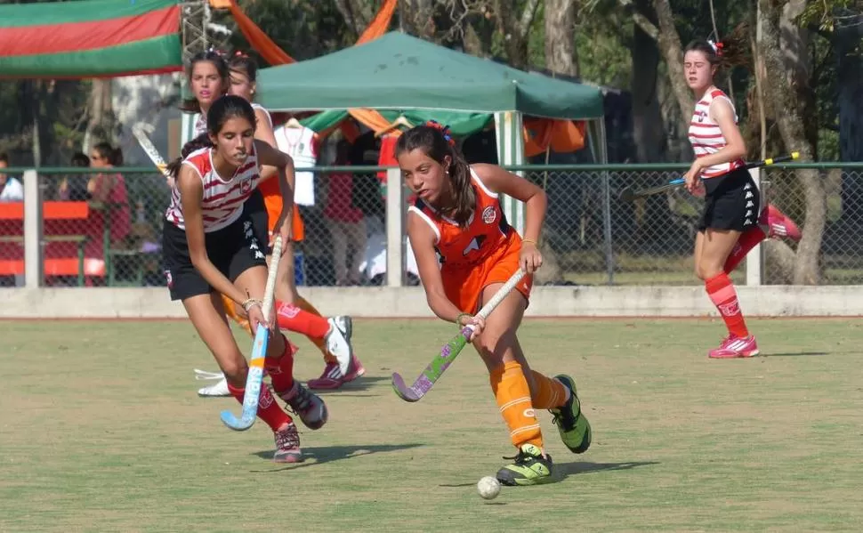 EN BLANCO. Las “naranjitas” empataron con Salta 0-0 y hoy jugarán dos partidos; con Catamarca y con Santiago del Estero.  