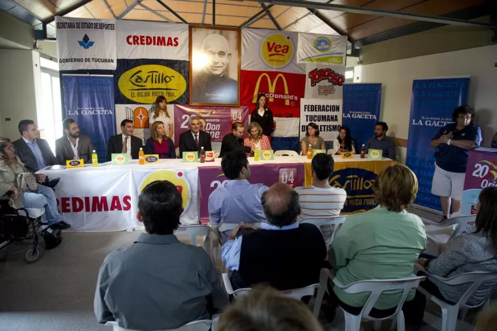 CONFERENCIA DE PRENSA. Estuvieron presentes autoridades del Cottolengo, del Gobierno, representantes de empresas y los artistas que actuarán en el show final. 