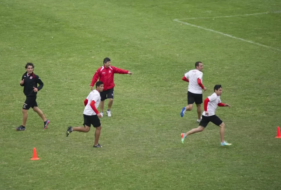 UN TRIUNFO LE DARÁ AIRE. Bernasconi sólo piensa en ganar mañana para, aunque tardío, permitir el despegue del equipo. 