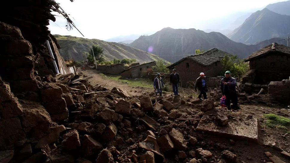 PARURO. Así quedaron las casas en la localidad de sur de Perú. REUTERS