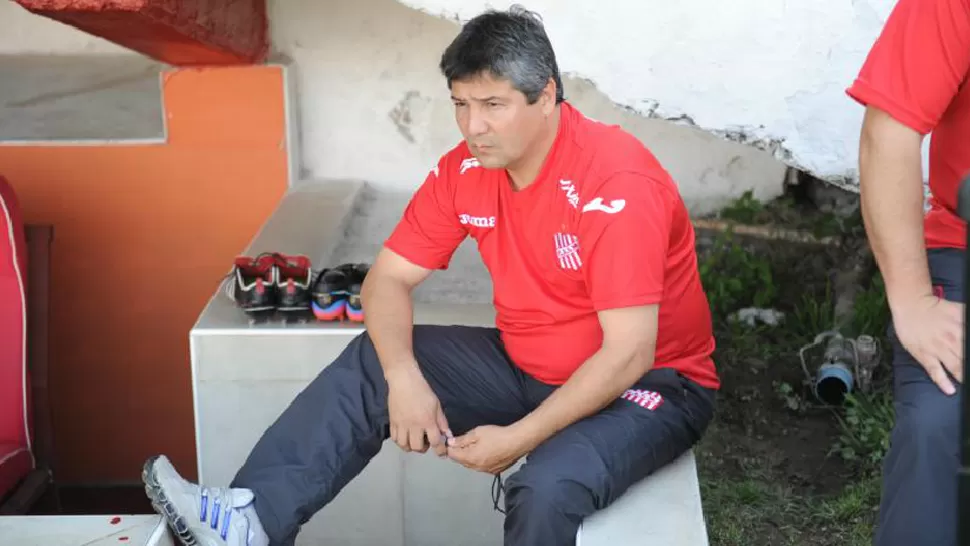 NO VA MÁS. El entrenador dio un paso al costado luego del empate ante Central Córdoba, en Santiago del Estero. ARCHIVO LA GACETA / FOTO DE HÉCTOR PERALTA