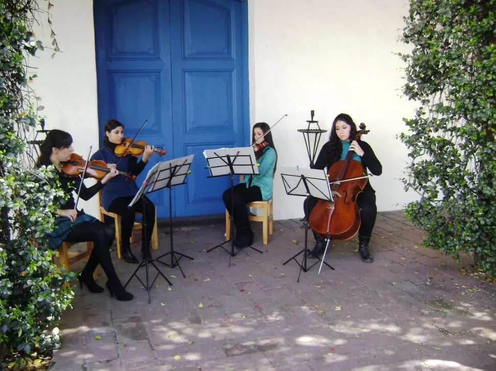 EN CLAVE JUVENIL. Aquelarre se formó hace dos años y sus integrantes forman parte de la Orquesta Estable. gentileza aquelarre 