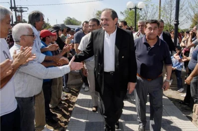 En medio de los roces, Alperovich lanzó obras