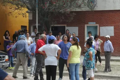 Vecinos toman una comuna para exigir una ambulancia