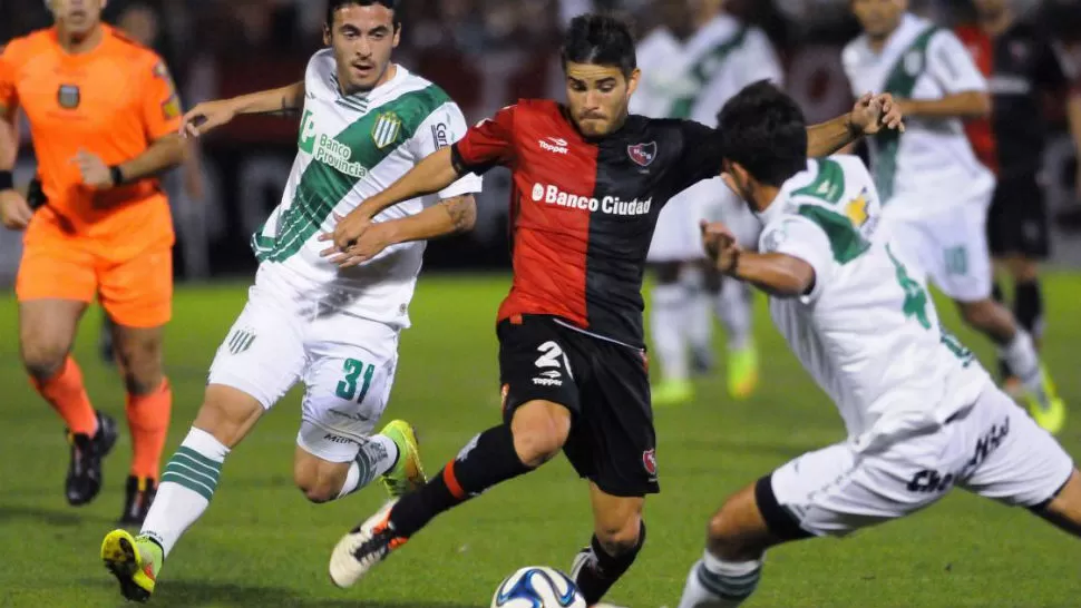 SIN INVICTO. Newell's no aprovechó la jornada para acercarse a River y perdió en Rosario. TELAM