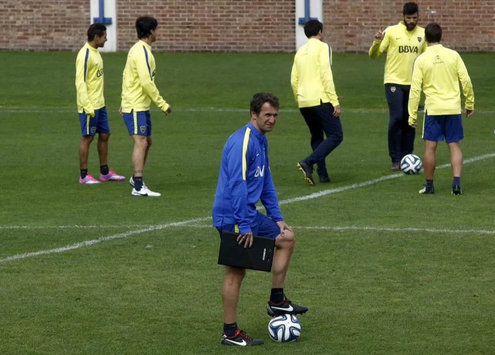 ENTRENADOR. Arruabarrena trabajó mucho en la parte defensiva del “xeneize”. 