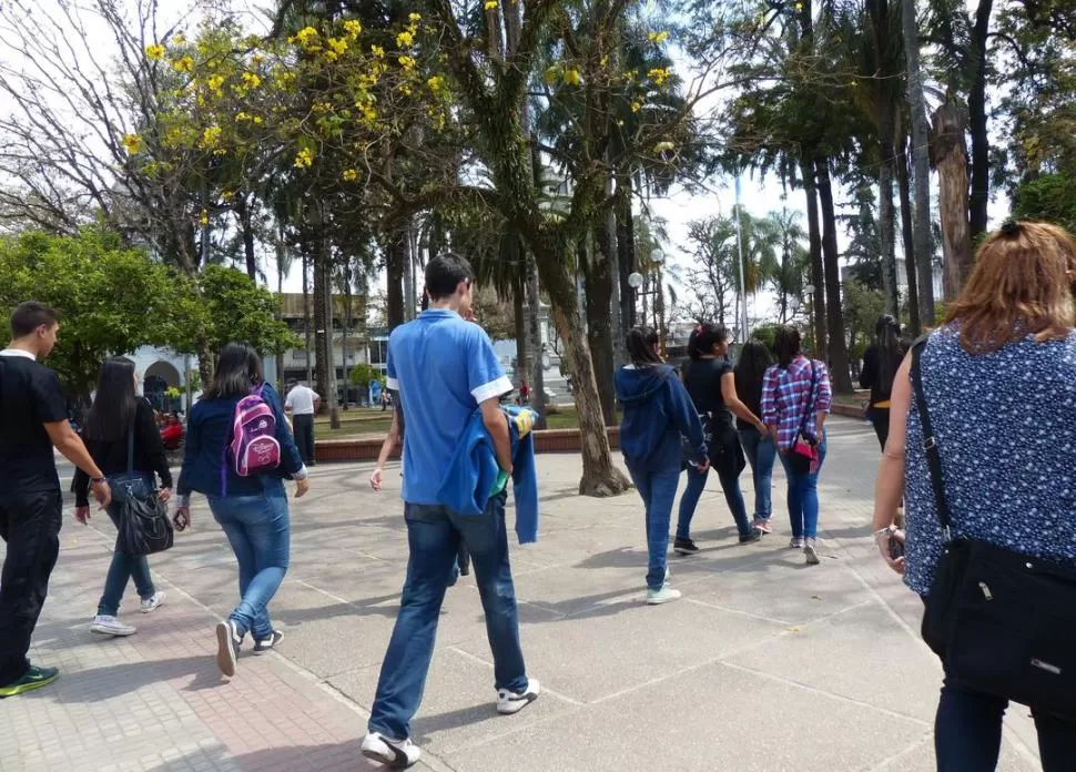 UN TEMA QUE AFLIGE. Al llegar al último año del secundario, los chicos ponen todo en la balanza para elegir una carrera. credito