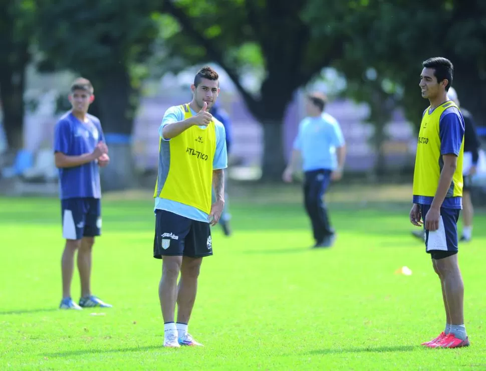 DISTINTO. Grahl, que pasó por Boca y sufrió dos lesiones que casi lo empujan a dejar el fútbol, hoy brilla en Atlético. El líder de la B Nacional lo tiene a él como uno de sus pilares estratégicos en la cancha. 
