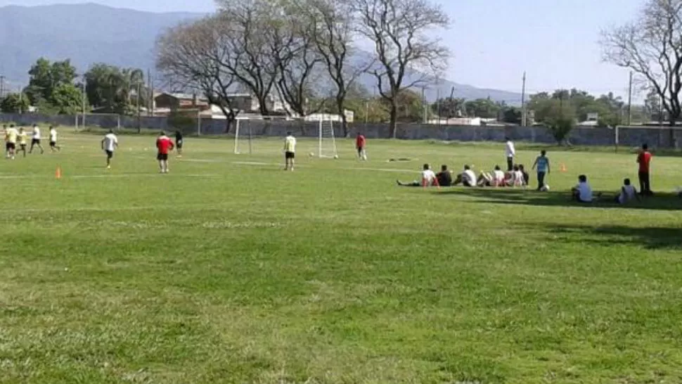 EN EL COMPLEJO. San Martín hizo fútbol y físico bajo las órdenes de JJ López.