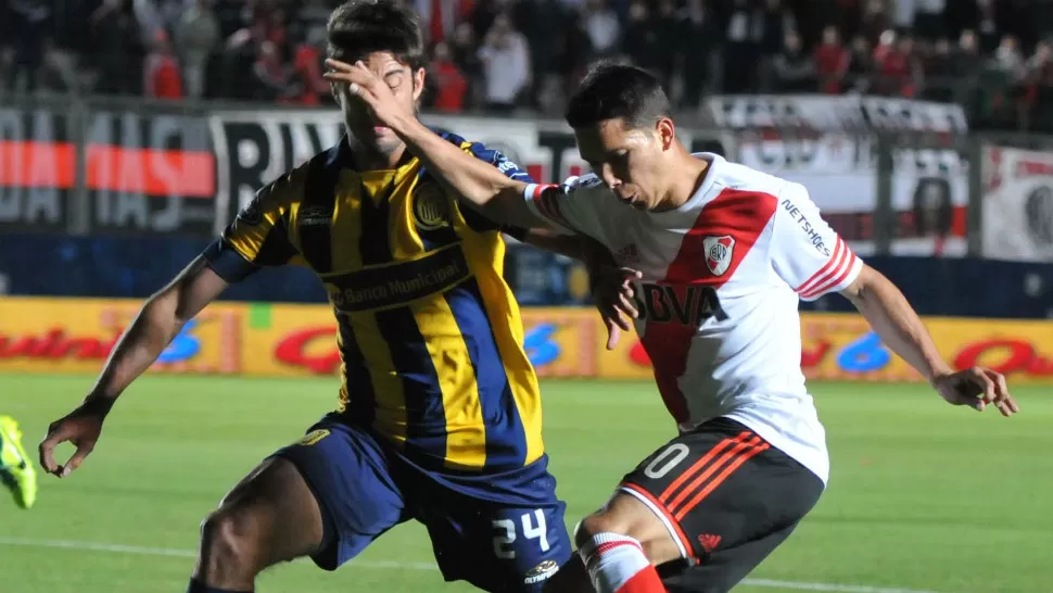 CUERPO A CUERPO. River y Central igualaron sin goles en los 90 minutos. TELAM