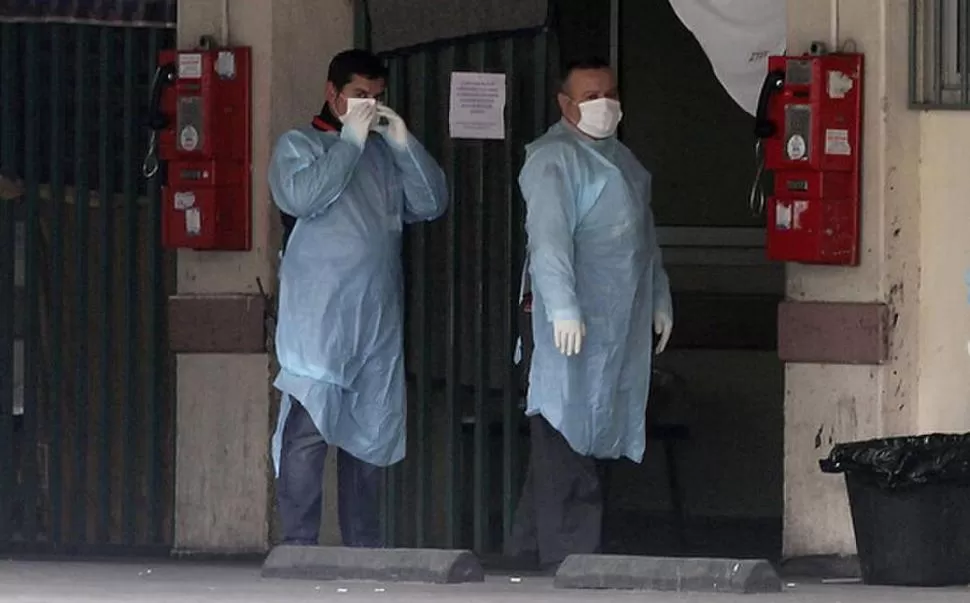 HOSPITAL BARROS LUCO. Se prohibieron todas las vistas a pacientes. twitter / @latercera 