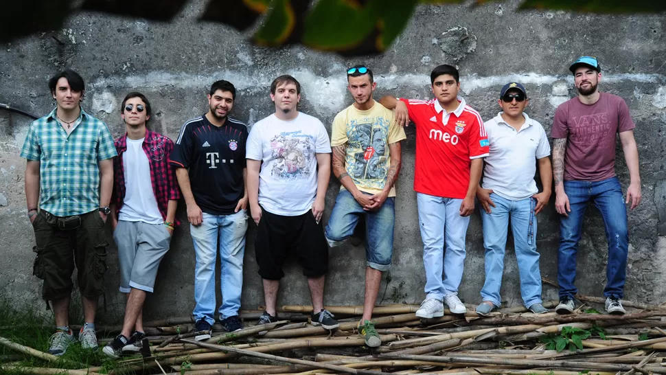 LA CASA DE ARGENTINA. Córdoba, Meza, Siufi, Piva, Boeri, Coronel, Pastrana y Parera, son algunos de los integrantes de la banda. LA GACETA / FOTO DE DIEGO ARÁOZ