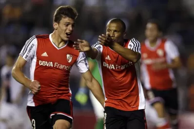 River se iluminó y venció a Libertad