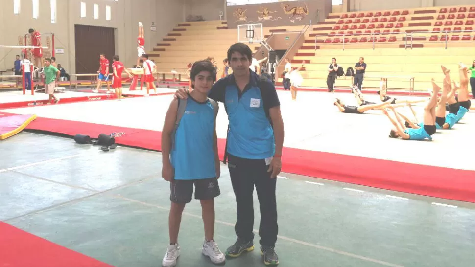 REPRESENTANTES. Barrionuevo y Zelaya en una pausa en el entrenamiento de la selección en Trujillo.