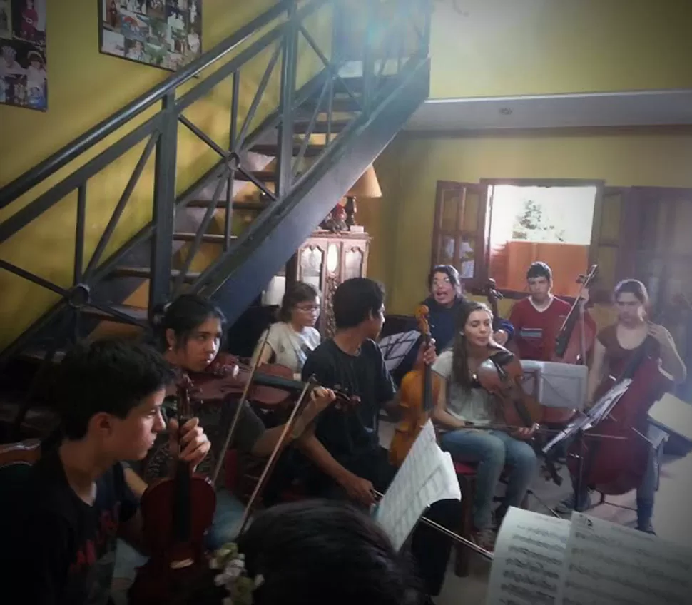 ENSAMBLE AMICI se presentará a las 20.30 en el Foyer del Teatro San Martín bajo la dirección de Genaro Sánchez.