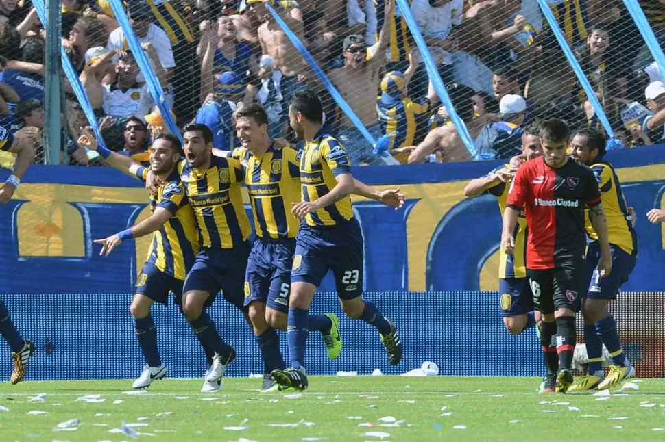 PURA ALEGRÍA. Niel y compañía celebran el primer gol de Central. 