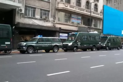 Megaoperativo del Gobierno para frenar la suba del dólar