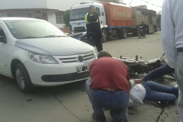 Dos mujeres resultaron heridas durante un accidente entre una moto y un auto