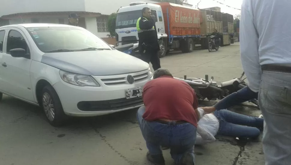 Dos mujeres resultaron heridas durante un accidente entre una moto y un auto