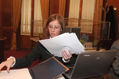 El CAM debe elegir el personal por concurso, según sus reglas