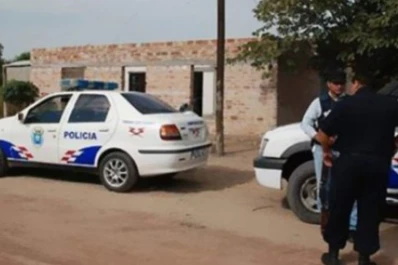 Un docente obligaba a su hijo a verlo cuando tenía sexo con travestis