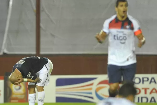 El campeón Lanús se quedó afuera al empatar con Cerro Porteño
