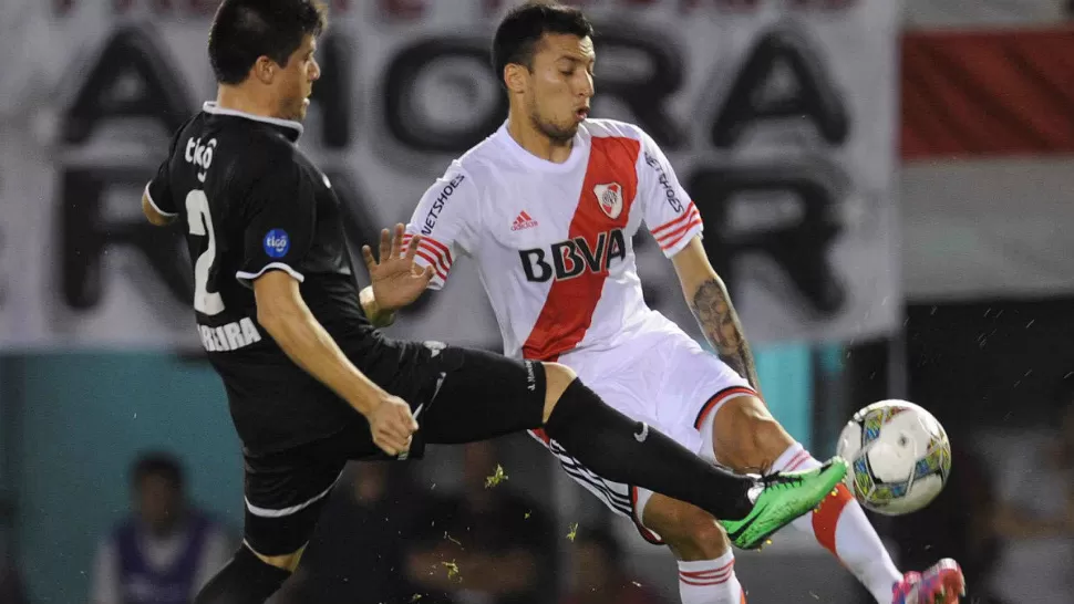 EN VENTAJA. River sacó ventaja en el primer tiempo y le gana 1 a 0 a Libertad, por la Copa Sudamericana. El partido se juega en el Monumental. En la ida, en Paraguay, River ganó 3 a 1. TELAM