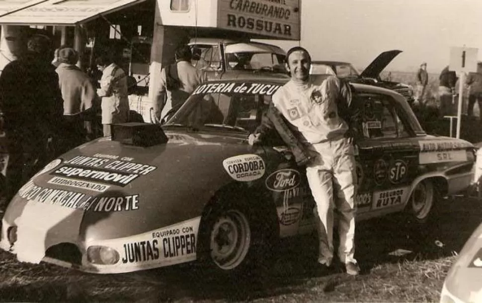 UN GANADOR. Nasif Estéfano, junto al Ford. El piloto concepcionense concretó una campaña deportiva de la cual aún hoy se habla con gran admiración. 