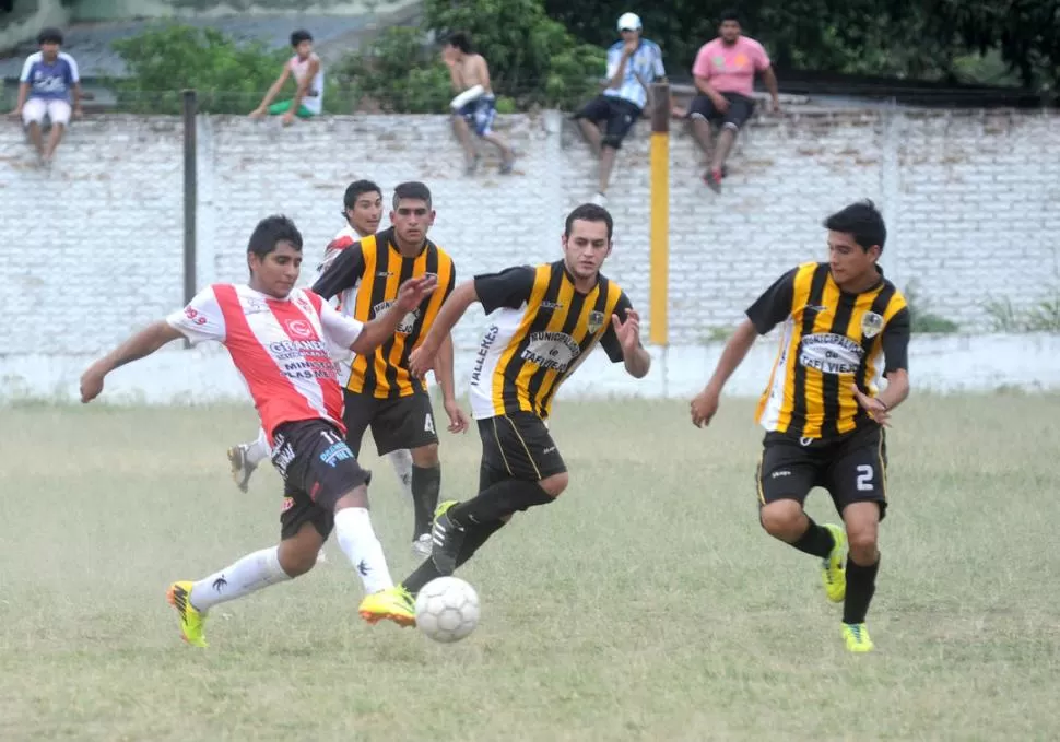 NO SE SACARON VENTAJAS. Santa Ana y Talleres igualaron sin anotar goles. 