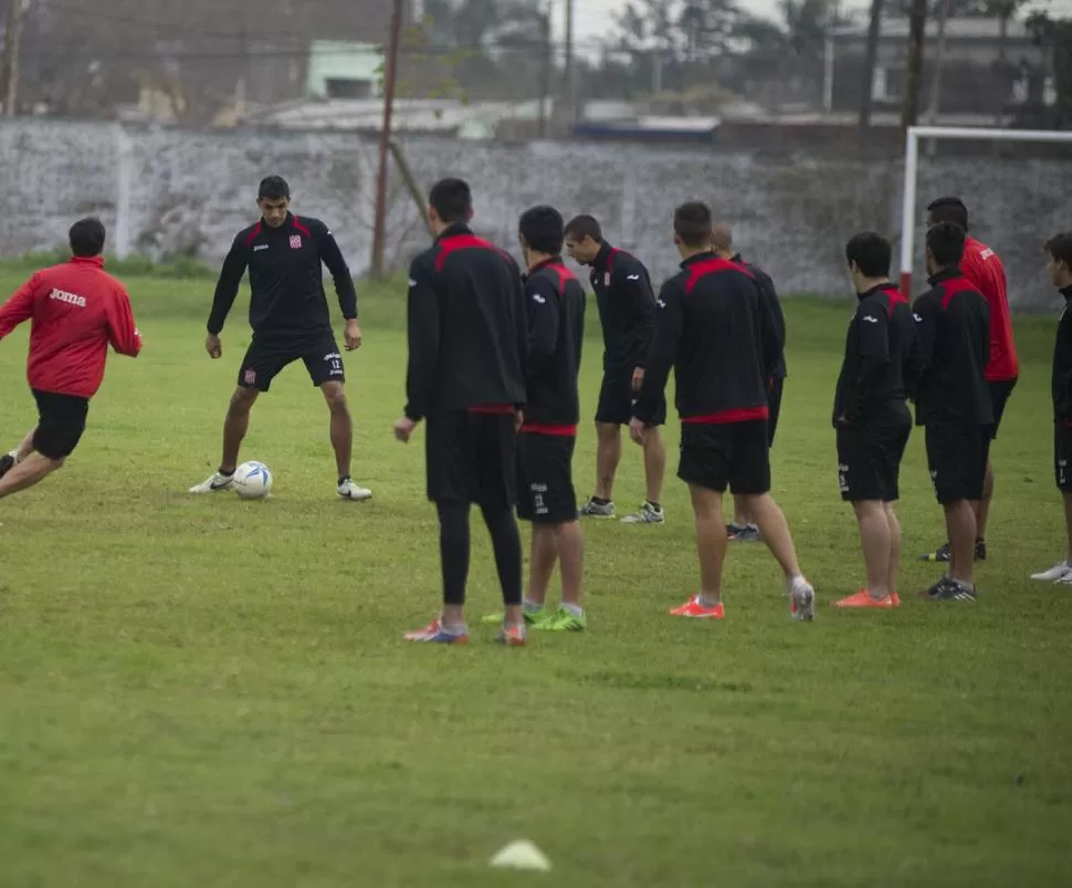 ANSIEDAD. Juan Carrera vive con mucha adrenalina esta nueva chance que se le presenta. Será titular en los “santos” y reemplazará a su amigo Diego Pave. 