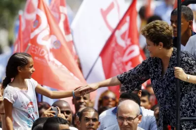 Disputa voto por voto en un país polarizado