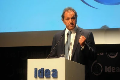 En Idea, Scioli llamó a promover el diálogo