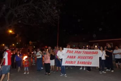 Los vecinos del barrio Santo Cristo dicen que los asaltan en las narices de los policías