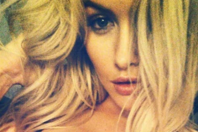 Una joven se transformó en modelo gracias a sus selfies sensuales