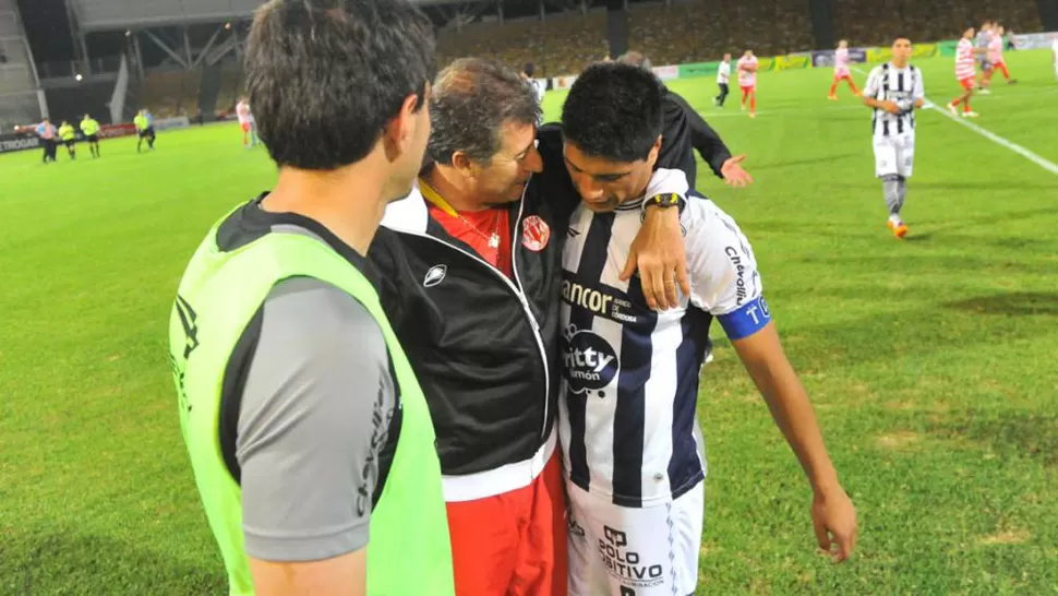 SIN NADA. La T fue sorprendida por el conjunto de Villa María y deberá conseguir el ascenso para olvidar la rápida eliminación. FOTO TOMADA DE MUNDOD.COM.AR