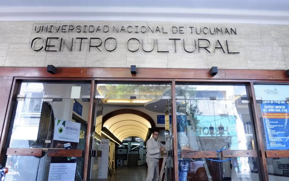    25 DE MAYO 265. En el edificio funcionaron los diarios El Orden y El Trópico; luego fue remodelado por la UNT para armar el Centro Cultural. la gaceta / fotos de analía jaramillo - fotos gentileza centro cultural virla