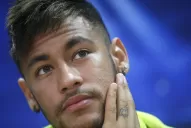 Neymar busca apoyos para Aécio Neves y pide que no voten en blanco ni anulen las boletas