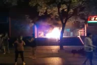 Ante la falta de energía, quemaron gomas frente a EDET durante la madrugada