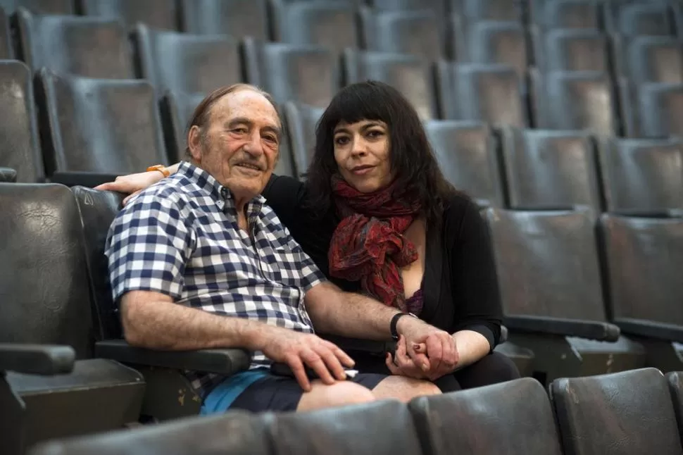 DE TAL PALO, TAL ASTILLA. El padre en Francia, la hija en Buenos Aires; los dos viven por y para la música.  la gaceta / foto de diego aráoz