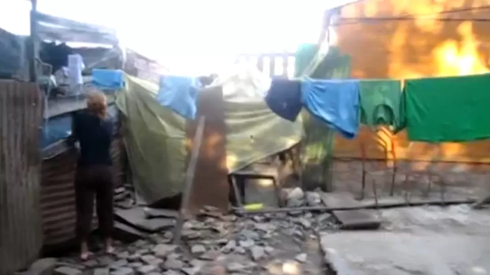 VIVIENDAS PRECARIAS. Las familias están siendo trasladadas hacia un nuevo barrio de El Manantial. CAPTURA DE VIDEO